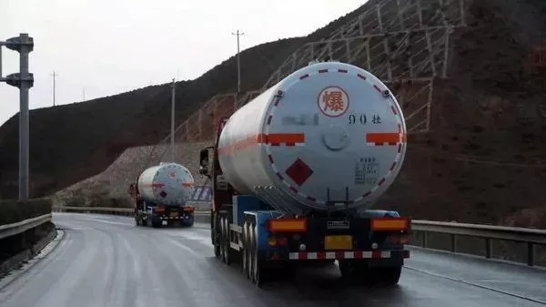 運費翻倍暴漲！四大運輸新規正式實施，貨車上高速成“奢侈品”？